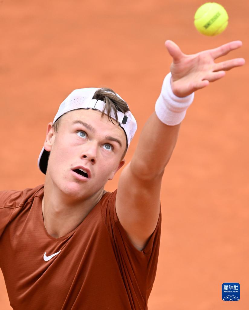 他面对的是 他面对的是