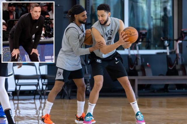 汤普森在攻 汤普森在攻