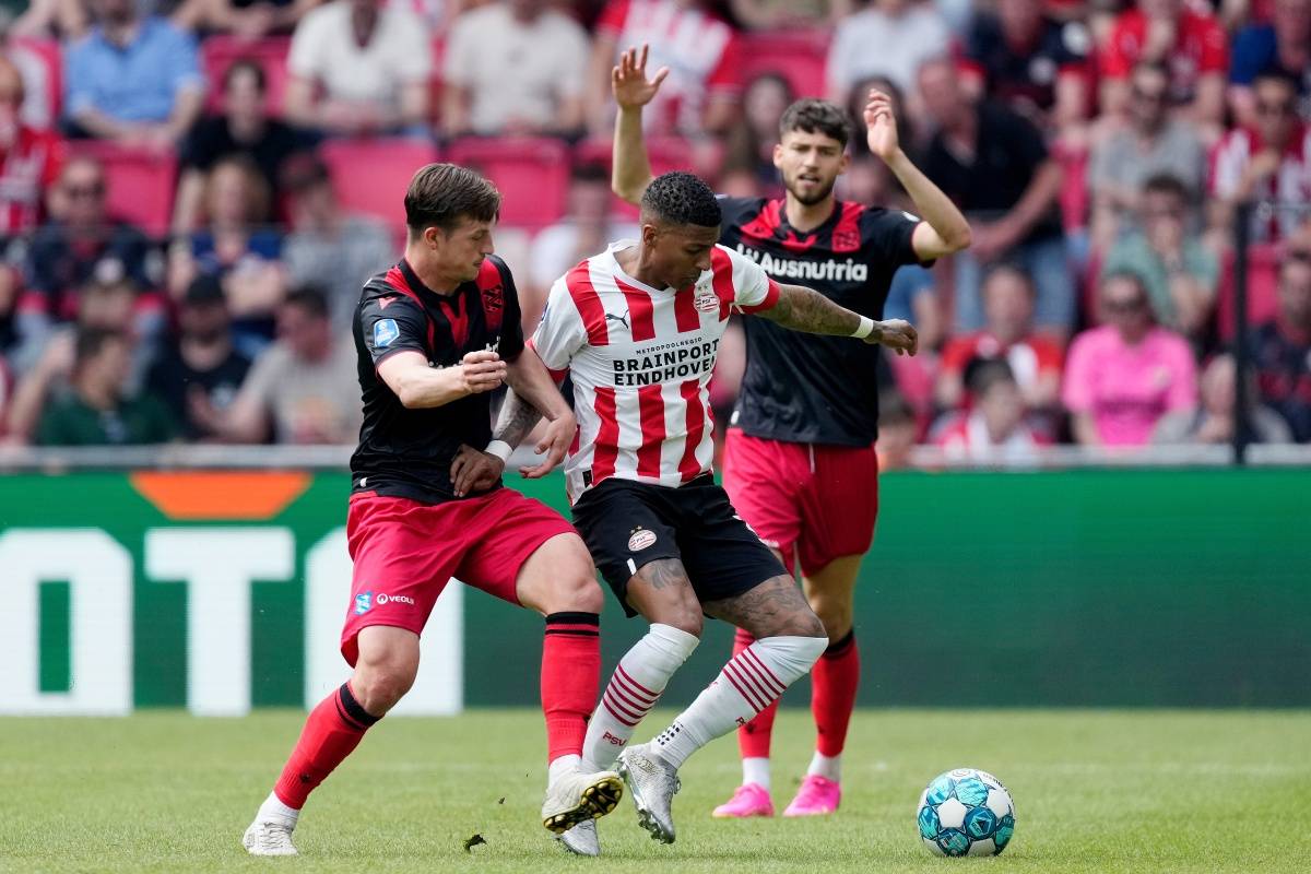 前锋线上 前锋线上