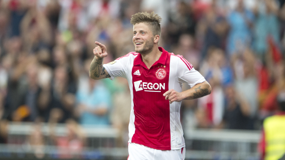 通过其引人 通过其引人